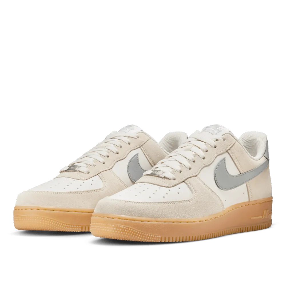 Nike Men's Air Force 1 '07 LV8 Shoes